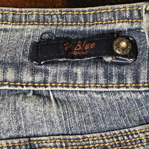 V Blue Jean Capris - Picture 4 of 4